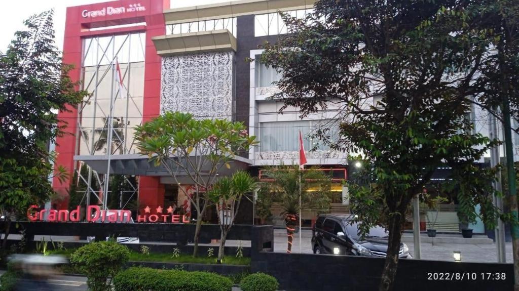 Grand Dian Hotel Slawi Тегал Экстерьер фото