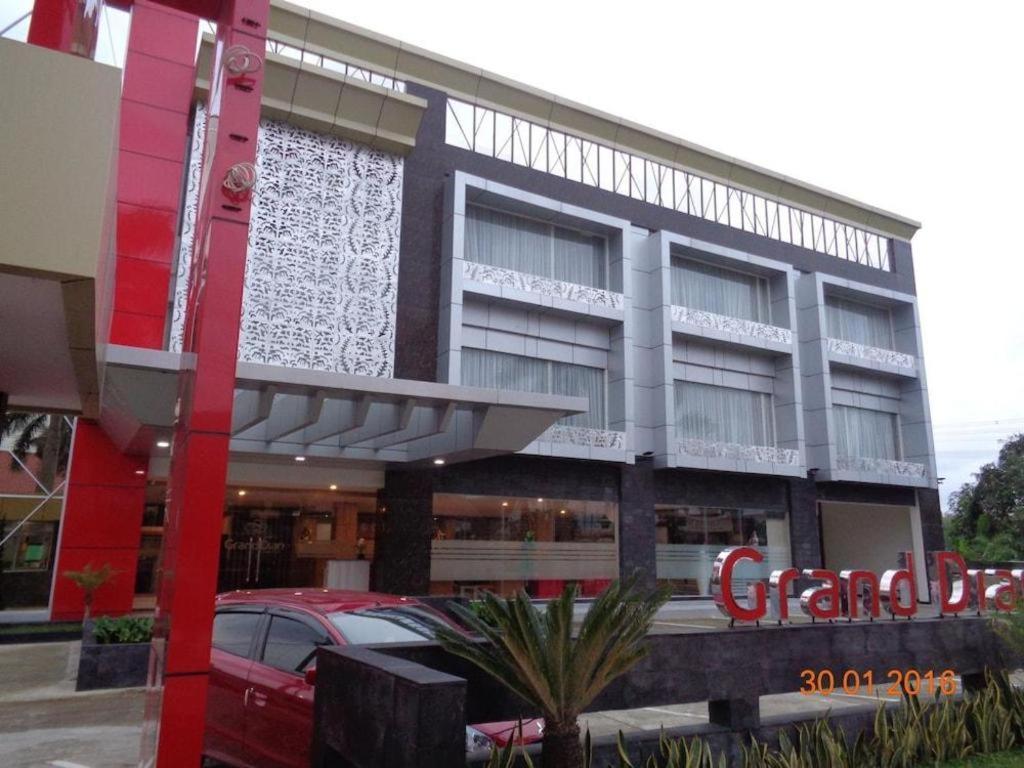 Grand Dian Hotel Slawi Тегал Экстерьер фото